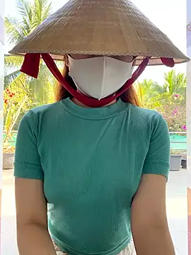 BabyThree  online show from January 9, 2026, 7:33 am