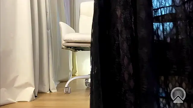 misskaassandraa online show from June 6, 2026, 11:15 am