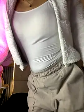 liss hot  online show from September 19, 2025, 10:21 pm