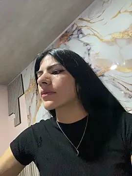 liss hot  online show from September 23, 2025, 10:35 pm