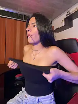 liss hot  online show from October 6, 2025, 9:45 pm