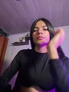 liss hot  online show from October 7, 2025, 8:17 pm