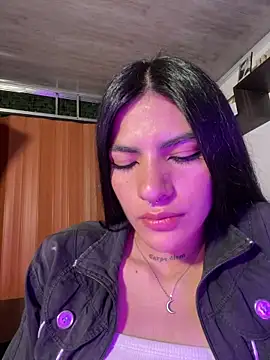 liss hot  online show from October 9, 2025, 8:40 pm