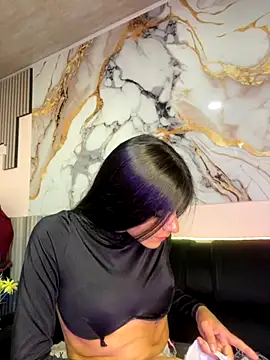 liss hot  online show from October 11, 2025, 9:13 pm