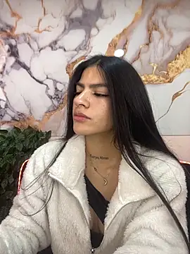 liss hot  online show from October 27, 2025, 2:43 pm