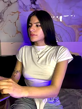 liss hot  online show from November 10, 2025, 10:09 pm