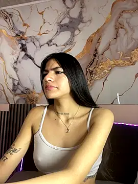 liss hot  online show from November 21, 2025, 3:00 pm