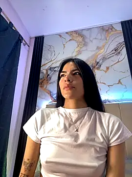 liss hot  online show from November 24, 2025, 9:14 pm