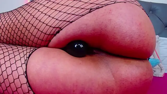 mia xx1 online show from December 6, 2024, 7:32 am