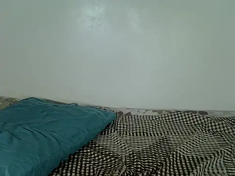 laetitia  online show from September 18, 2025, 2:02 am