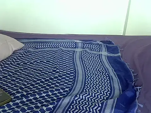 laetitia  online show from October 22, 2025, 12:38 pm