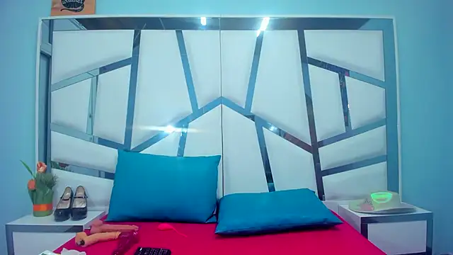 chanel hot 001 online show from November 13, 2025, 5:06 am