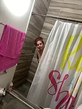 ladycreamypr2 online show from February 22, 2026, 1:29 am