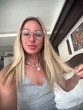 Liana Lou online show from April 4, 2026, 7:28 am