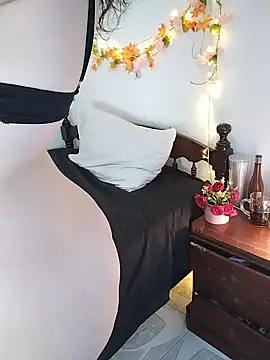 Snapshot of Malka_Burning chatting on January 21, 2025, 10:51 pm Malka Burning online show from January 21, 2025, 10:51 pm