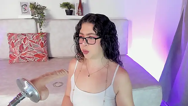 Snapshot of Malka_Burning chatting on February 10, 2025, 8:21 pm Malka Burning online show from February 10, 2025, 8:21 pm