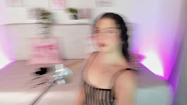 Snapshot of Malka_Burning chatting on February 20, 2025, 8:25 pm Malka Burning online show from February 20, 2025, 8:25 pm