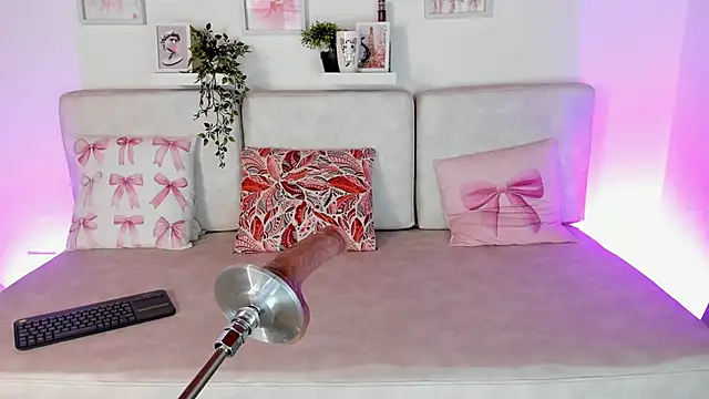 Snapshot of Malka_Burning chatting on March 1, 2025, 8:21 pm Malka Burning online show from March 1, 2025, 8:21 pm