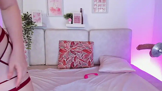 Snapshot of Malka_Burning chatting on September 13, 2025, 8:08 pm Malka Burning online show from September 13, 2025, 8:08 pm