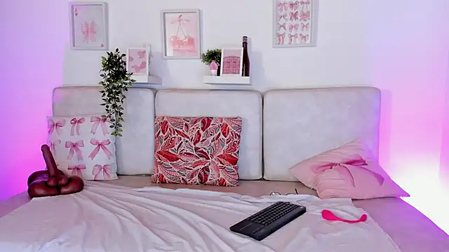 Snapshot of Malka_Burning chatting on September 14, 2025, 8:08 pm Malka Burning online show from September 14, 2025, 8:08 pm