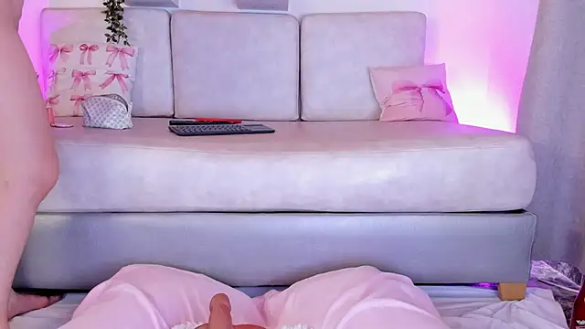 Snapshot of Malka_Burning chatting on October 2, 2025, 8:05 pm Malka Burning online show from October 2, 2025, 8:05 pm