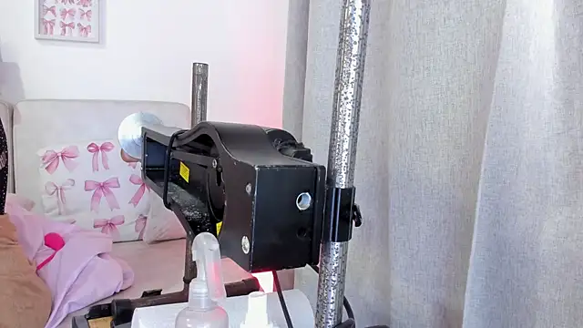 Snapshot of Malka_Burning chatting on October 8, 2025, 8:06 pm Malka Burning online show from October 8, 2025, 8:06 pm