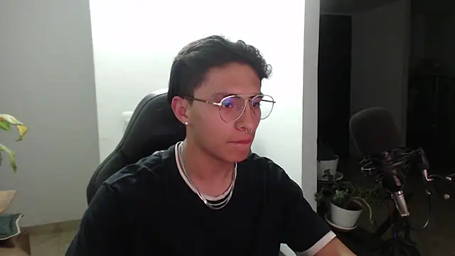 Snapshot of jay_dimarco2 chatting on December 17, 2025, 4:40 am jay dimarco2 online show from December 17, 2025, 4:40 am