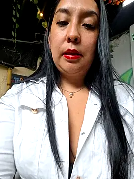 Bella keny online show from October 13, 2025, 6:41 pm