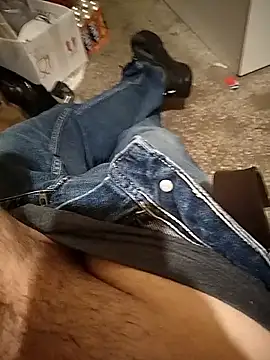 A man in public online show from September 30, 2025, 6:24 pm