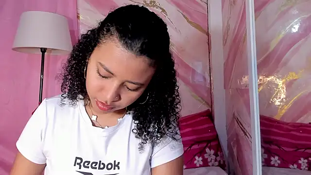 JessyZoe online show from December 5, 2025, 1:31 pm