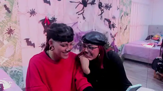 cute hollywood online show from October 31, 2025, 5:47 pm