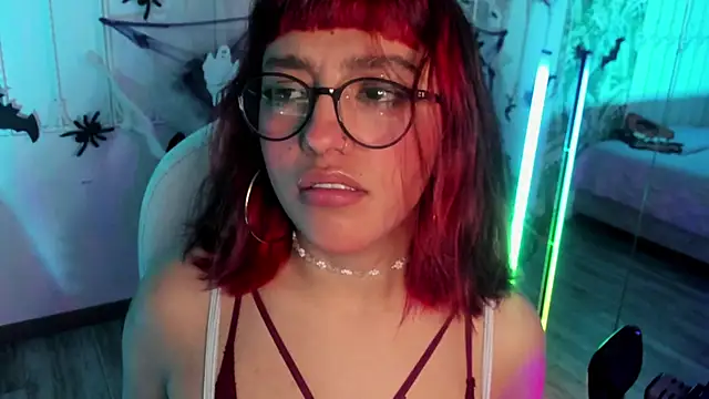 cute hollywood online show from November 2, 2025, 5:48 pm