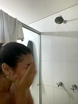 dakota le online show from October 30, 2025, 2:13 am