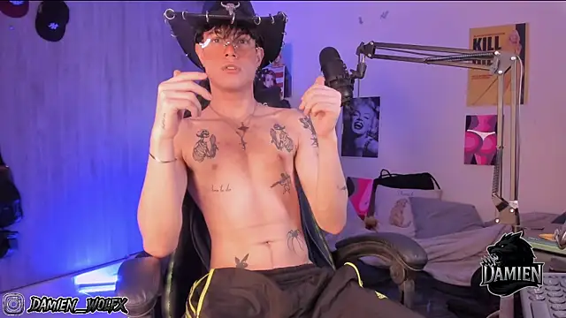 cinnamon boyxxx online show from November 13, 2025, 3:49 am