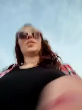 Snapshot of Genevieve143 chatting on March 7, 2025, 12:37 am Genevieve143 online show from March 7, 2025, 12:37 am