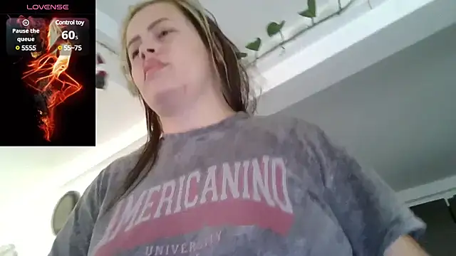 saramartinez1000 online show from December 18, 2024, 3:44 pm