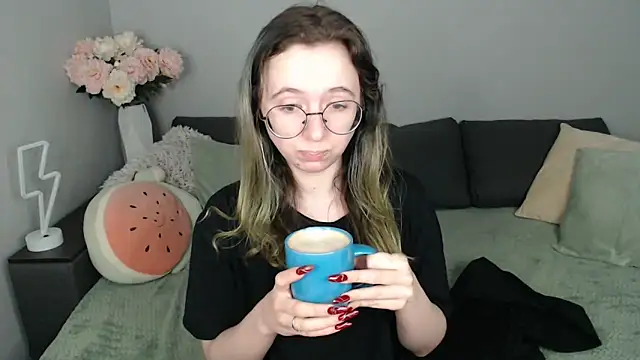 Mini Diva online show from September 10, 2025, 8:25 am