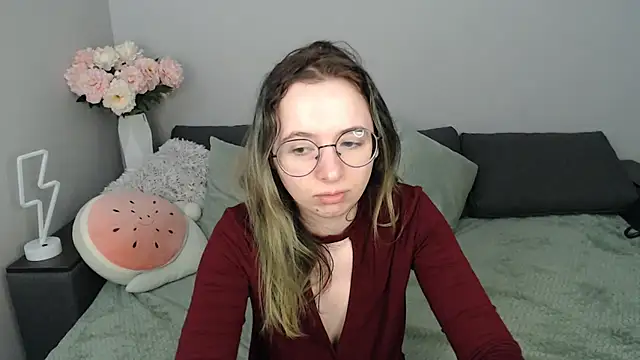 Mini Diva online show from September 19, 2025, 8:05 am