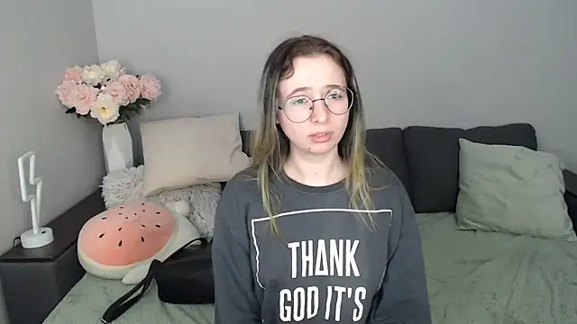 Mini Diva online show from October 15, 2025, 8:14 am