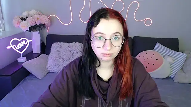 Mini Diva online show from November 7, 2025, 9:09 am