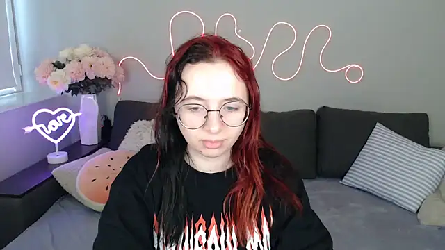 Mini Diva online show from November 11, 2025, 9:09 am