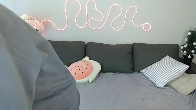 Mini Diva online show from December 14, 2025, 9:14 am