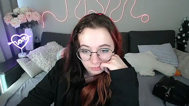 Mini Diva online show from April 22, 2026, 8:06 am