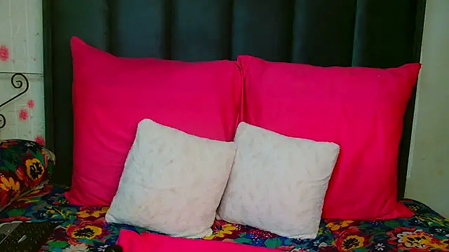 Snapshot of Kiaralane_xx chatting on December 8, 2024, 2:07 am Kiaralane xx online show from December 8, 2024, 2:07 am