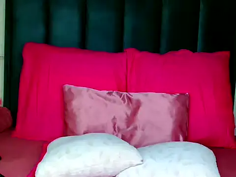 Snapshot of Kiaralane_xx chatting on November 9, 2025, 2:26 pm Kiaralane xx online show from November 9, 2025, 2:26 pm