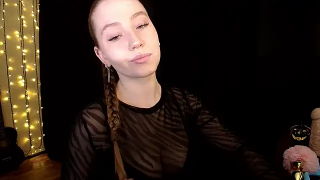 Snapshot of SindiWatsoon chatting on October 31, 2025, 12:28 pm SindiWatsoon online show from October 31, 2025, 12:28 pm