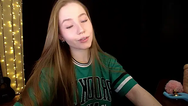 Snapshot of SindiWatsoon chatting on December 3, 2025, 12:25 pm SindiWatsoon online show from December 3, 2025, 12:25 pm