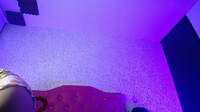 luly pink online show from September 19, 2025, 3:08 am