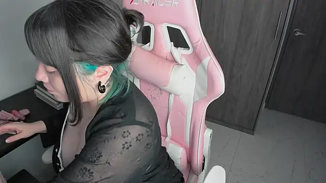  hikaru arimura online show from April 11, 2026, 2:05 am