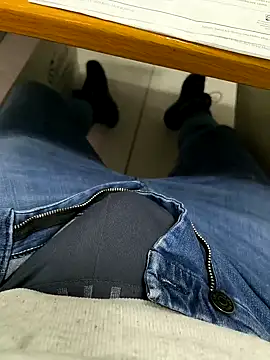 onbifeet online show from February 18, 2025, 11:44 am